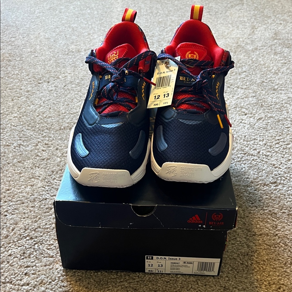 D.O.N. Issue 3 dark blue/red/tmcogo mens size 12 NWT